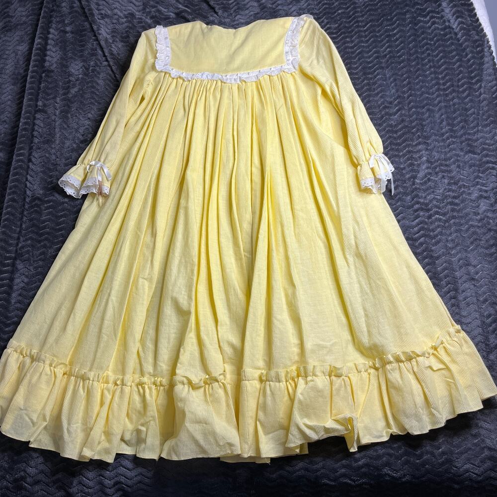 Vintage Yellow babydoll ruffle dress (see picture for measurements)